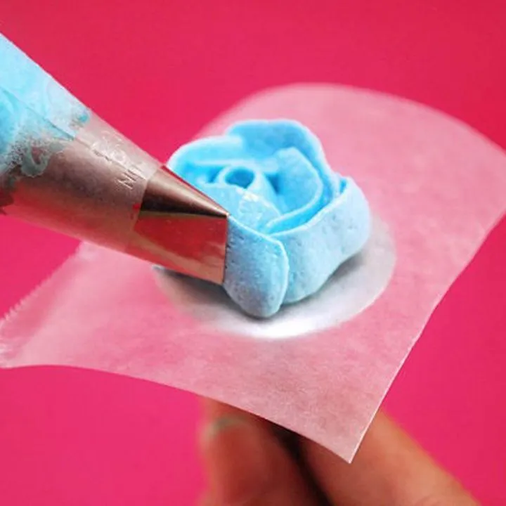 Пергамент для отсаживания цветов из крема, айсинга (100 шт) 6х6 см