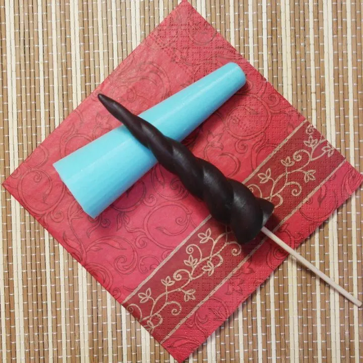 Силиконовая форма №19 3D "Рог единорога" (12 см)