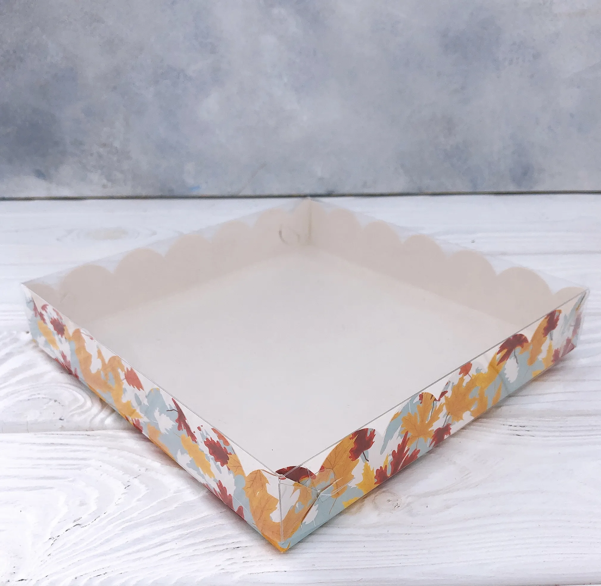 Коробка Осенняя с окном 20х20х3,5 см