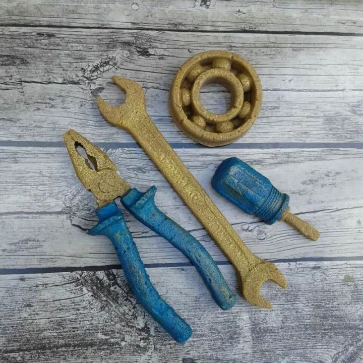 Форма силиконовая для шоколада "Пассатижи" 15,5 см