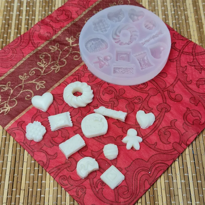 Силиконовая форма молд Мини конфеты №636  Размер от 1.1 см до 2.4 см