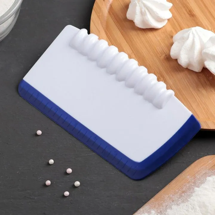 Шпатель кондитерский с размерной линейкой 18×10 см (Пластик)