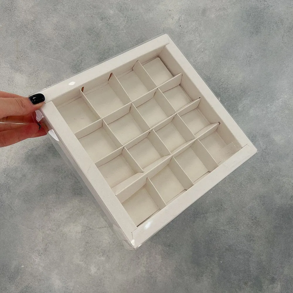 Коробка для 16 конфет Белая с пластиковой крышкой, 20х20х3 см