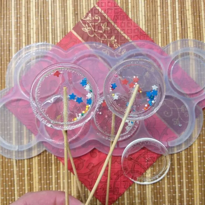 Силиконовая форма леденец-погремушка Кружки 243  5 см 8 шт