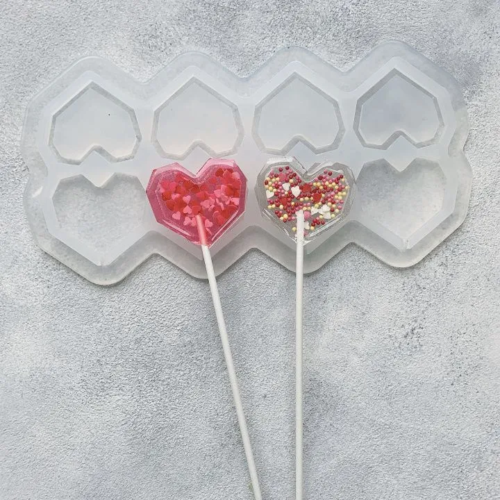 Силиконовая форма леденец-погремушка Сердечки 10 граней №276 5 см 8 шт