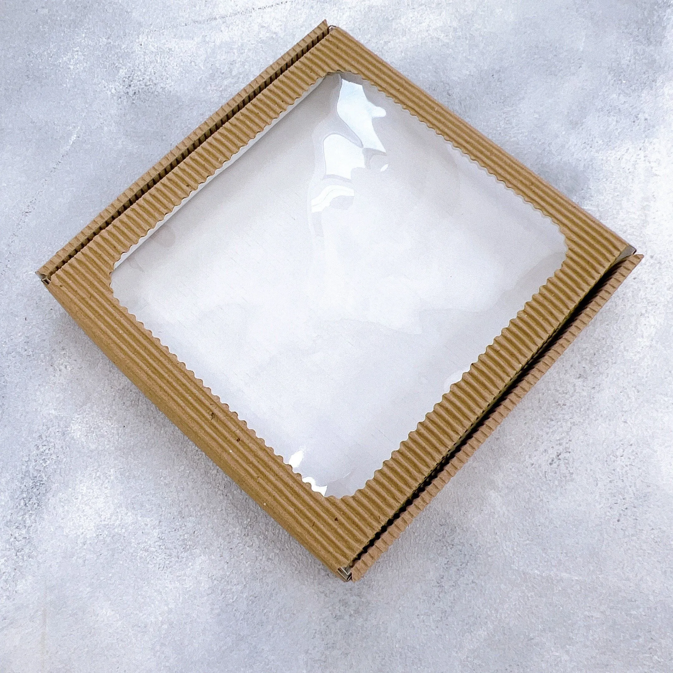 Коробка Открытая волна с окном 18х18х3 см