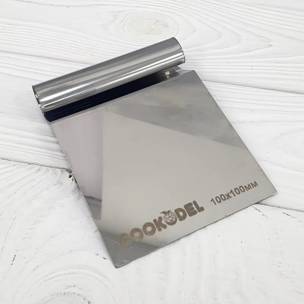 Шпатель скребок с ручкой нержавеющая сталь Cookodel 100х100 мм