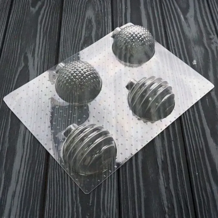 Форма для шоколада Новогодние шары 2 пластик 4 ячейки