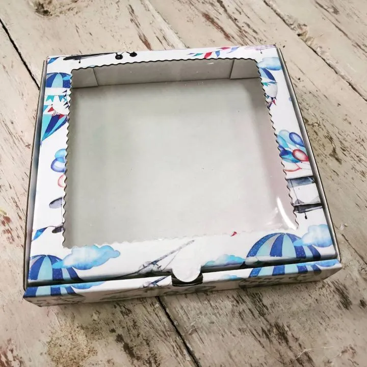 Коробка Полет с окном 15х15х3 см Микрогофрокартон