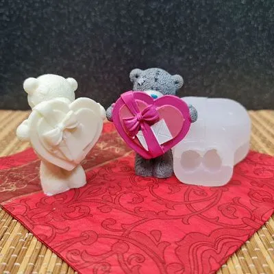 Силиконовая форма  молд 3D Мишка с подарочным сердцем  №582