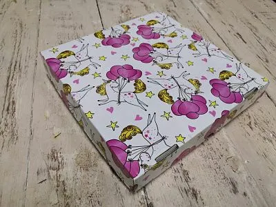 Коробка Мечты единорога с окном 15х15х3 см Микрогофрокартон