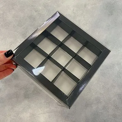 Коробка для 9 конфет Черная с пластиковой крышкой, 16х16х3 см