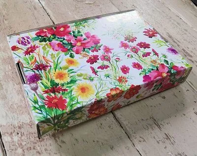 Коробка Полевые цветы 3 с окном 18х12х3 см микрогофрокартон