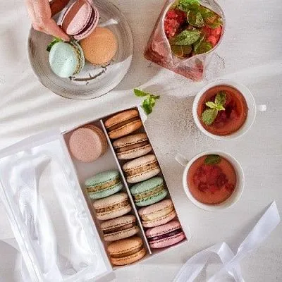 Коробка для макаронс и зефира с разделителем Белая, 20х11х5,5 см