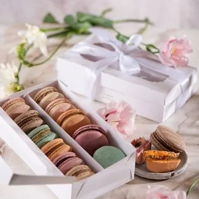 Коробка для макаронс и зефира с разделителем Белая, 20х11х5,5 см