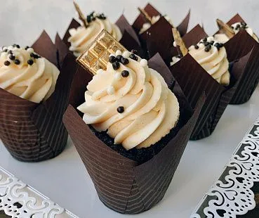 Карамельно-арахисовые капкейки "Сникерс"