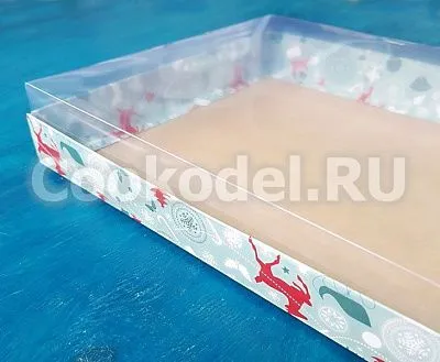 Коробка для пряников Новогодние олени с прозрачной крышкой 26х21х4 см