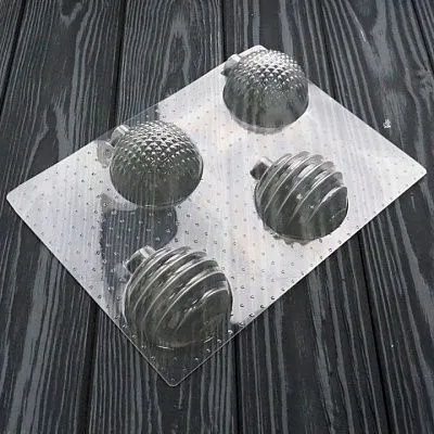 Форма для шоколада Новогодние шары 2 пластик 4 ячейки