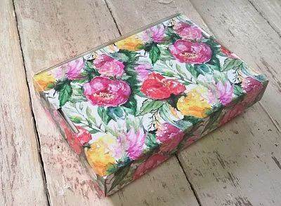 Коробка Пионы с окном 18х12х3 см микрогофрокартон