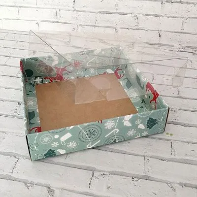 Коробка Новогодние олени с прозрачной крышкой 12х12х2,5 см