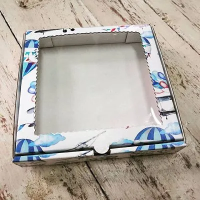 Коробка Полет с окном 15х15х3 см Микрогофрокартон