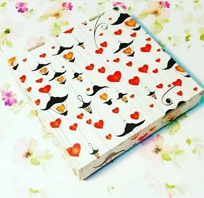 Коробка Фонарики любви с окном 18х12х3 см микрогофрокартон