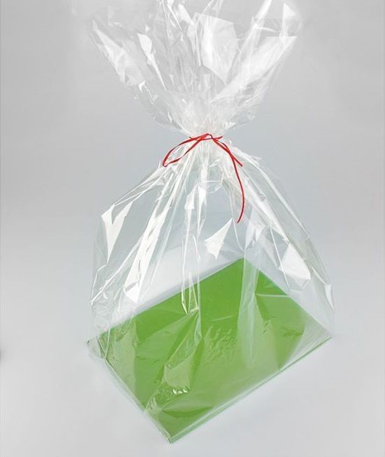 Купить упаковку в новосибирске. Пакет "подарочный" с жестким дном (22*28*60). Упаковка подарка в прозрачную пленку. Прозрачные пакеты для упаковки подарков. Прозрачная пленка для упаковки.