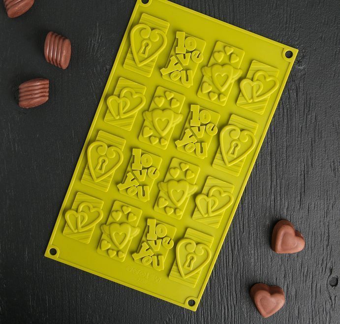 Форма силиконовая для шоколада "Любовь" на 16 ячеек