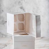 Коробка на 4 капкейка Белая с окном, 16,5х16,5х11 см