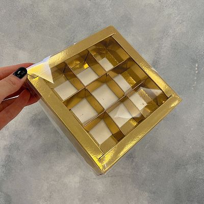 Коробка для 9 конфет Золото с пластиковой крышкой, 15,5х15,5х3 см