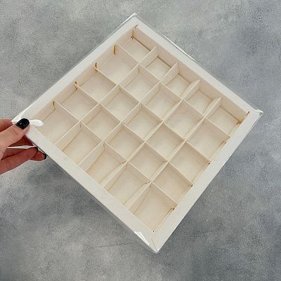Коробка для 25 конфет Белая с пластиковой крышкой, 24,5х24,5х3 см