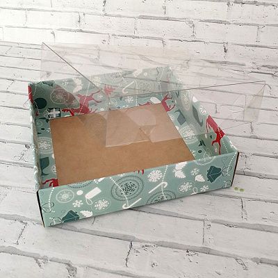 Коробка Новогодние олени с прозрачной крышкой 12х12х2,5 см