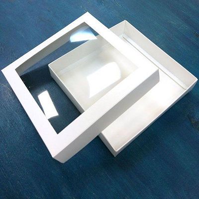 Коробка Белая с окном 20х20х4 см